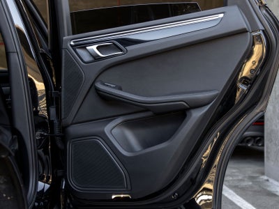 2023 Porsche Macan Base
