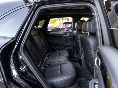 2023 Porsche Macan Base