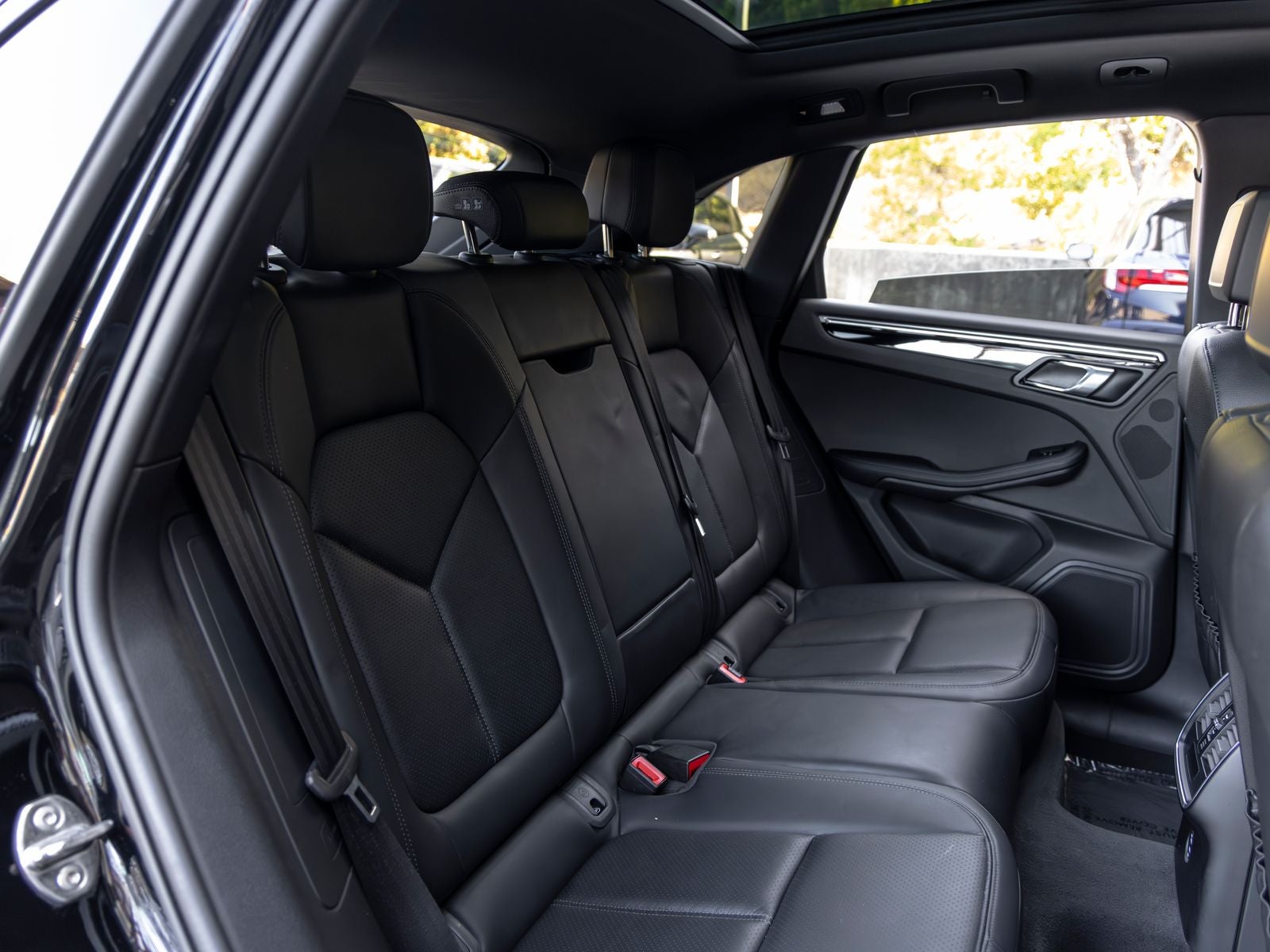 2023 Porsche Macan Base
