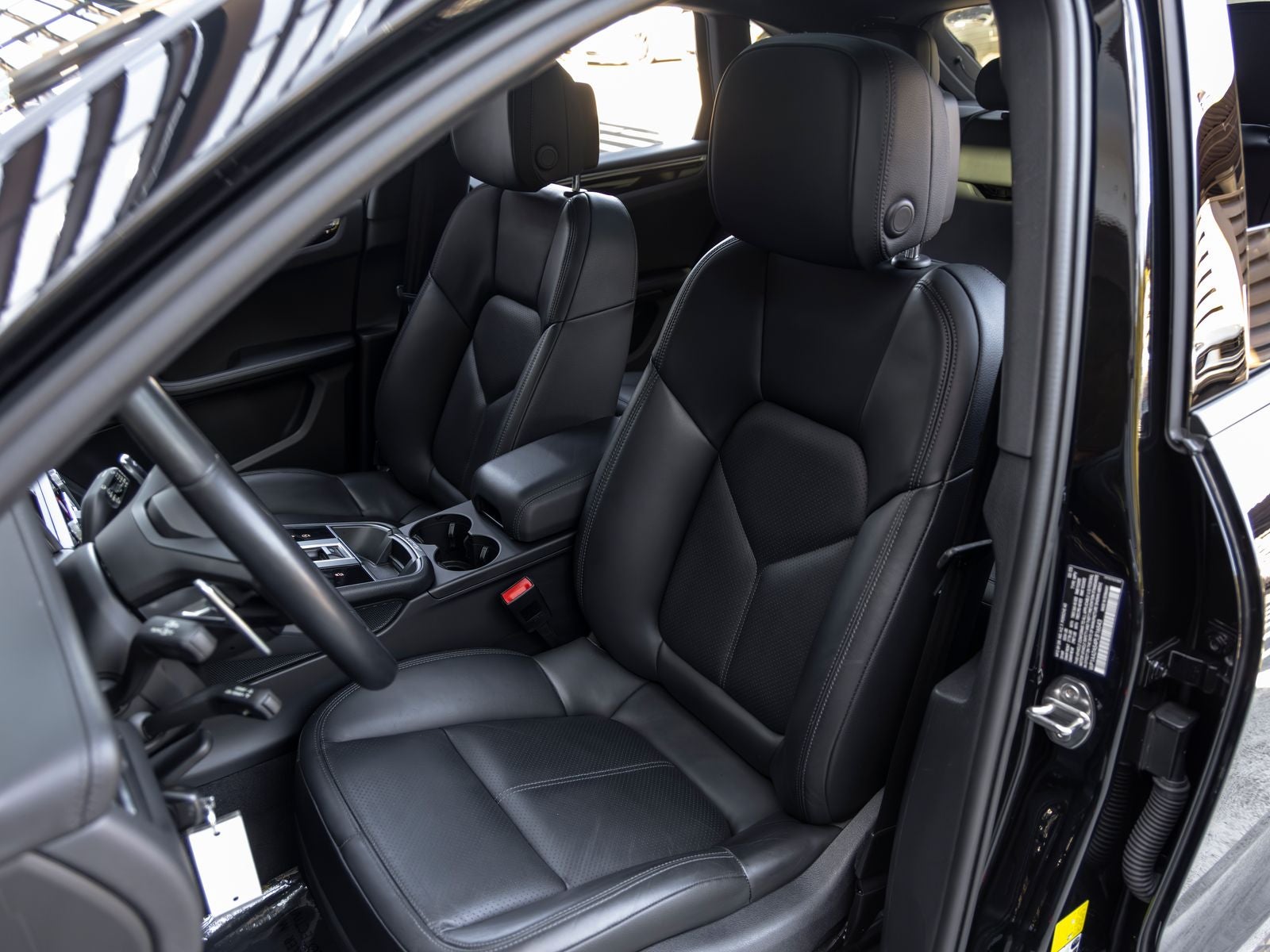 2023 Porsche Macan Base