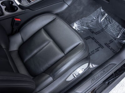 2023 Porsche Macan Base