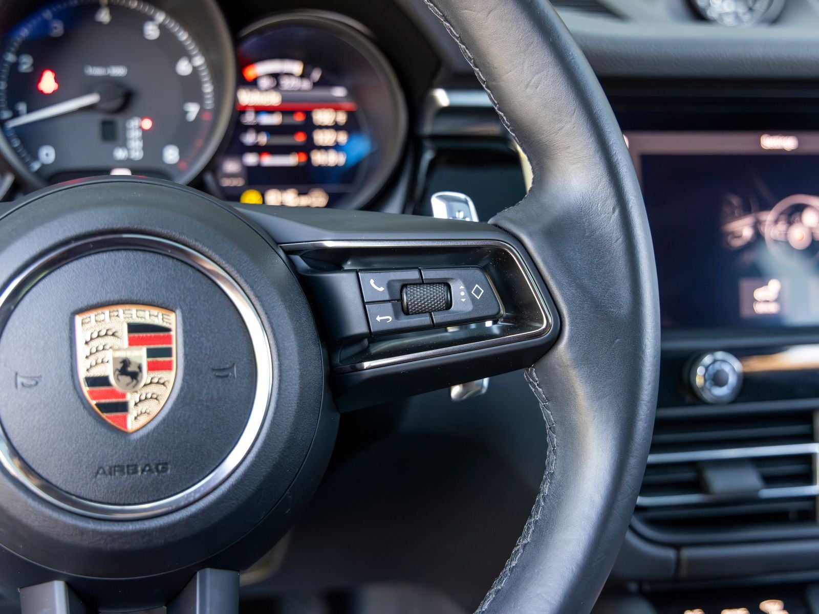 2024 Porsche Macan Base