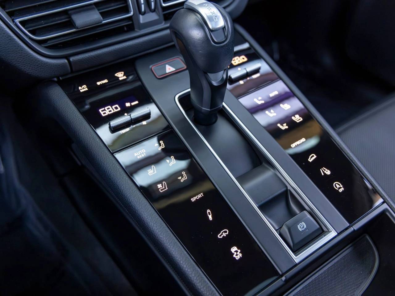 2024 Porsche Macan Base