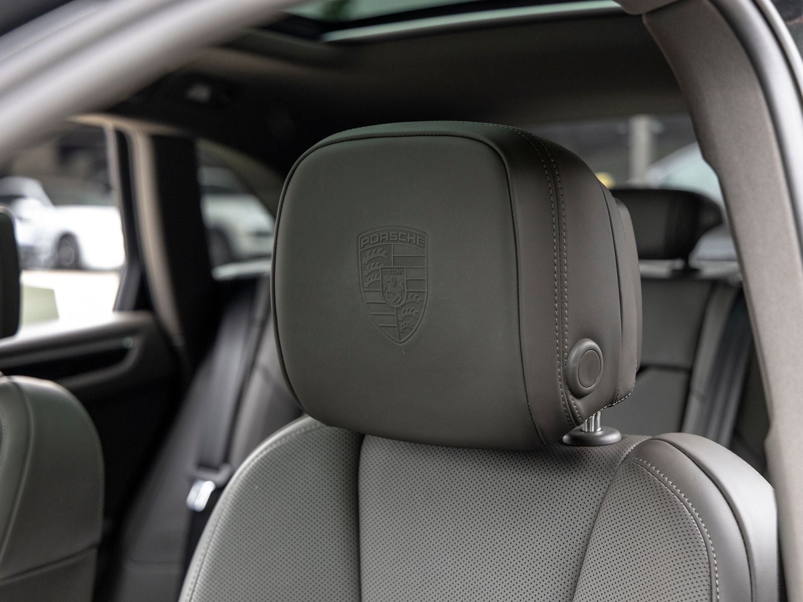 2026 Porsche Macan Base