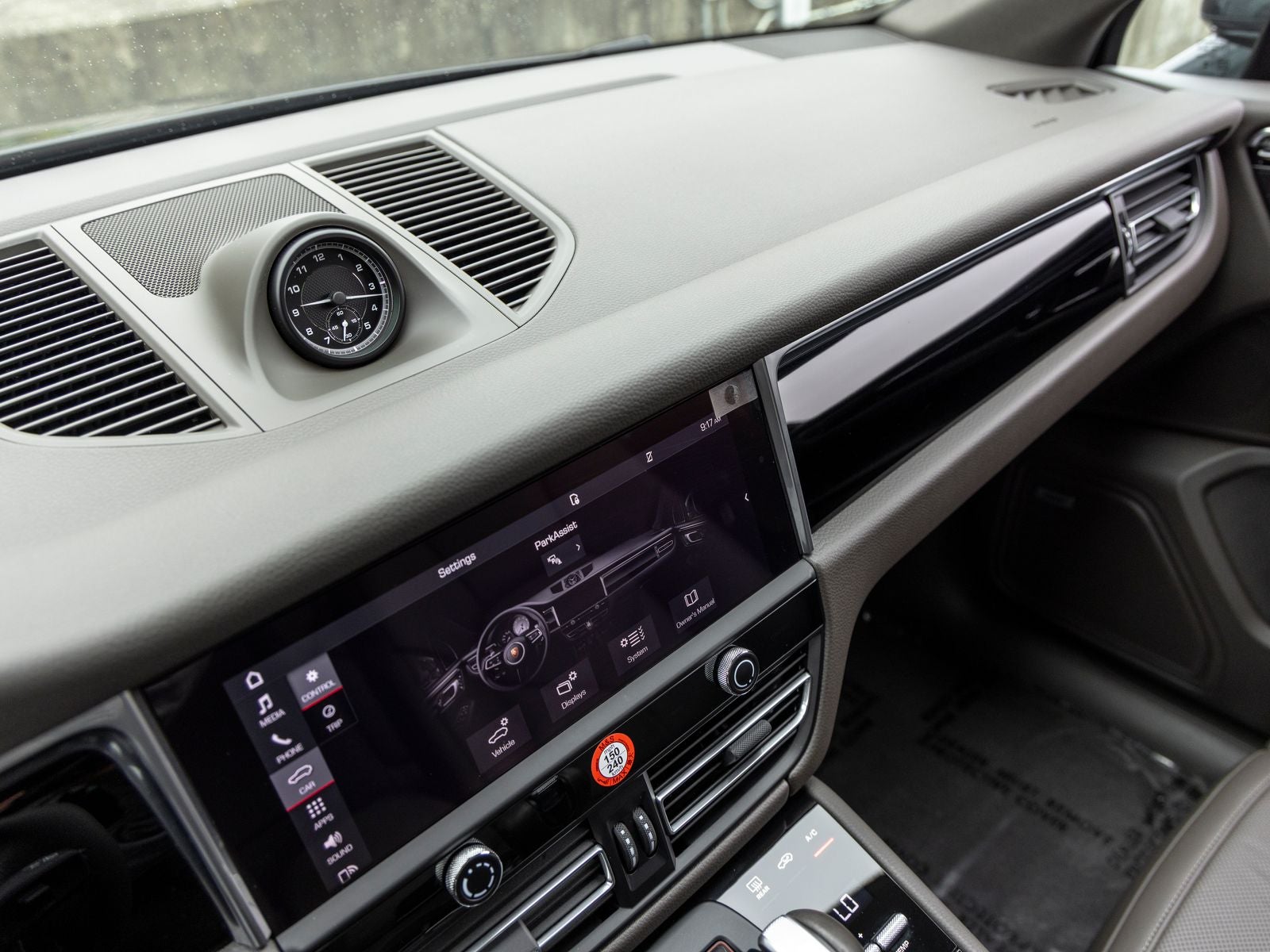 2026 Porsche Macan Base