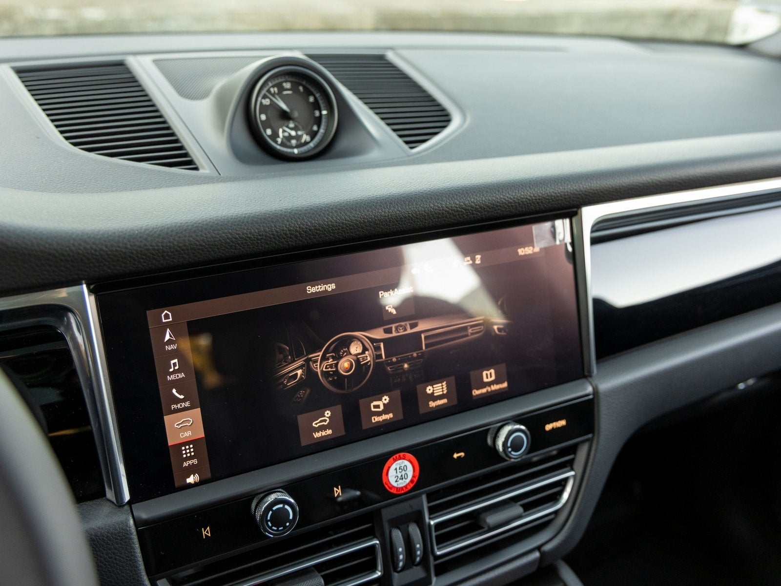 2026 Porsche Macan Base