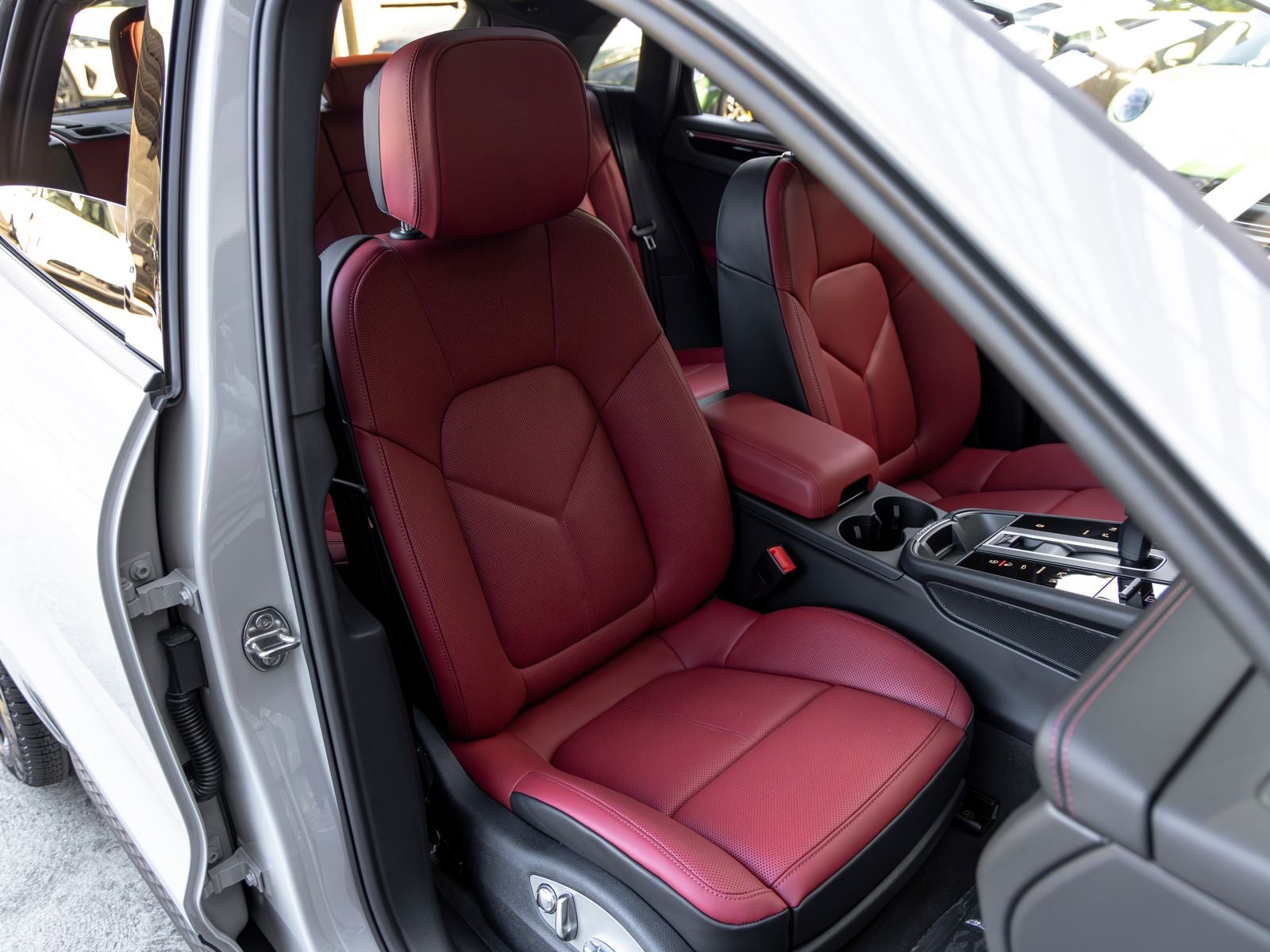 2026 Porsche Macan Base