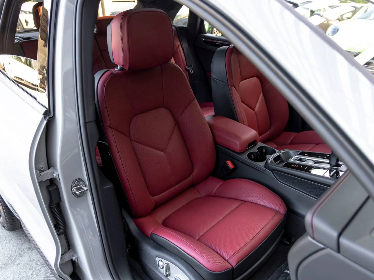 2026 Porsche Macan Base