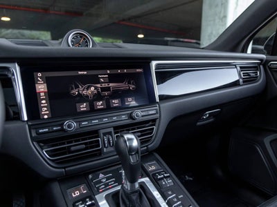 2021 Porsche Macan Macan