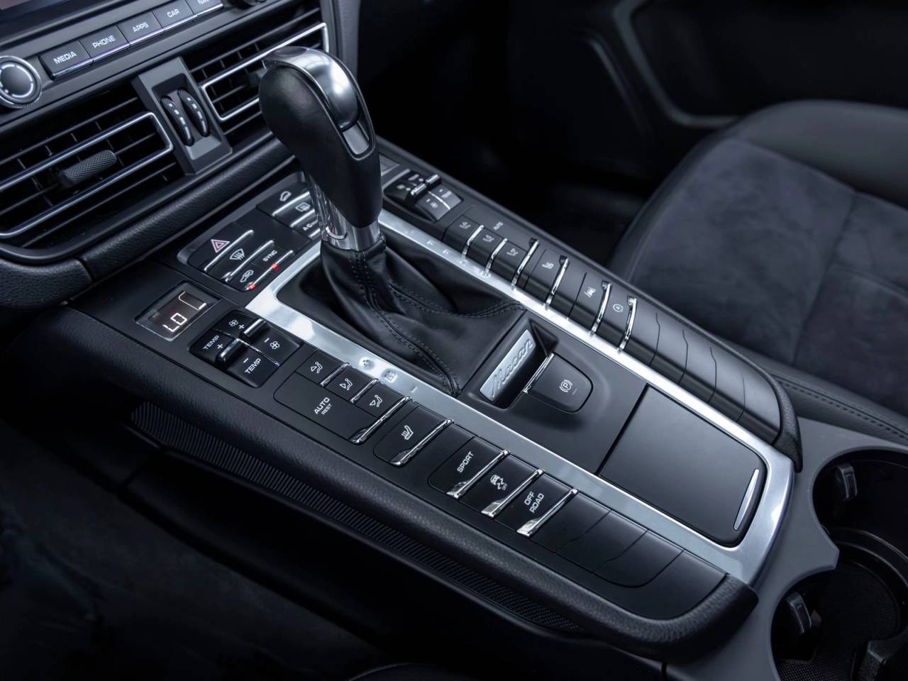 2021 Porsche Macan Macan