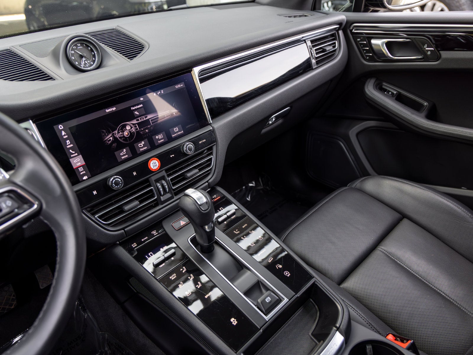 2023 Porsche Macan Macan