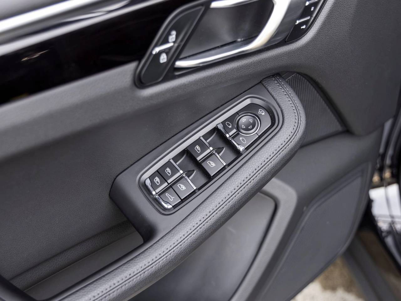 2023 Porsche Macan Macan