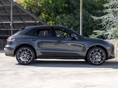 2023 Porsche Macan Base