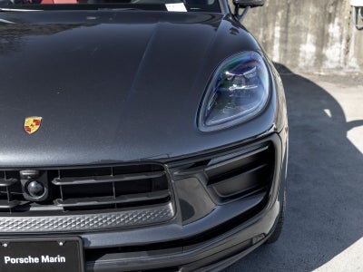2023 Porsche Macan Base