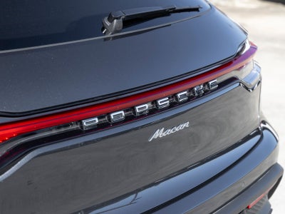 2023 Porsche Macan Base