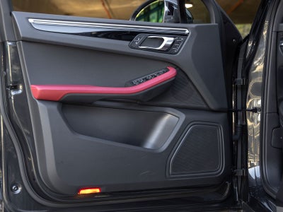 2023 Porsche Macan Base