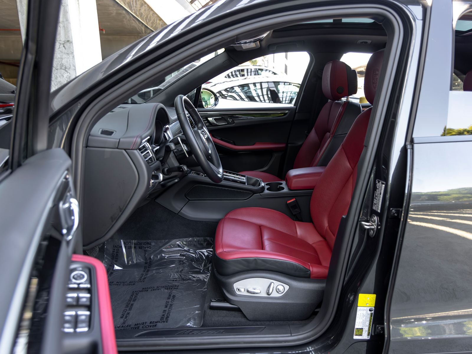 2023 Porsche Macan Base