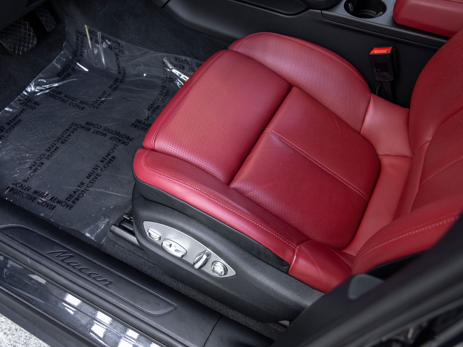 2023 Porsche Macan Base