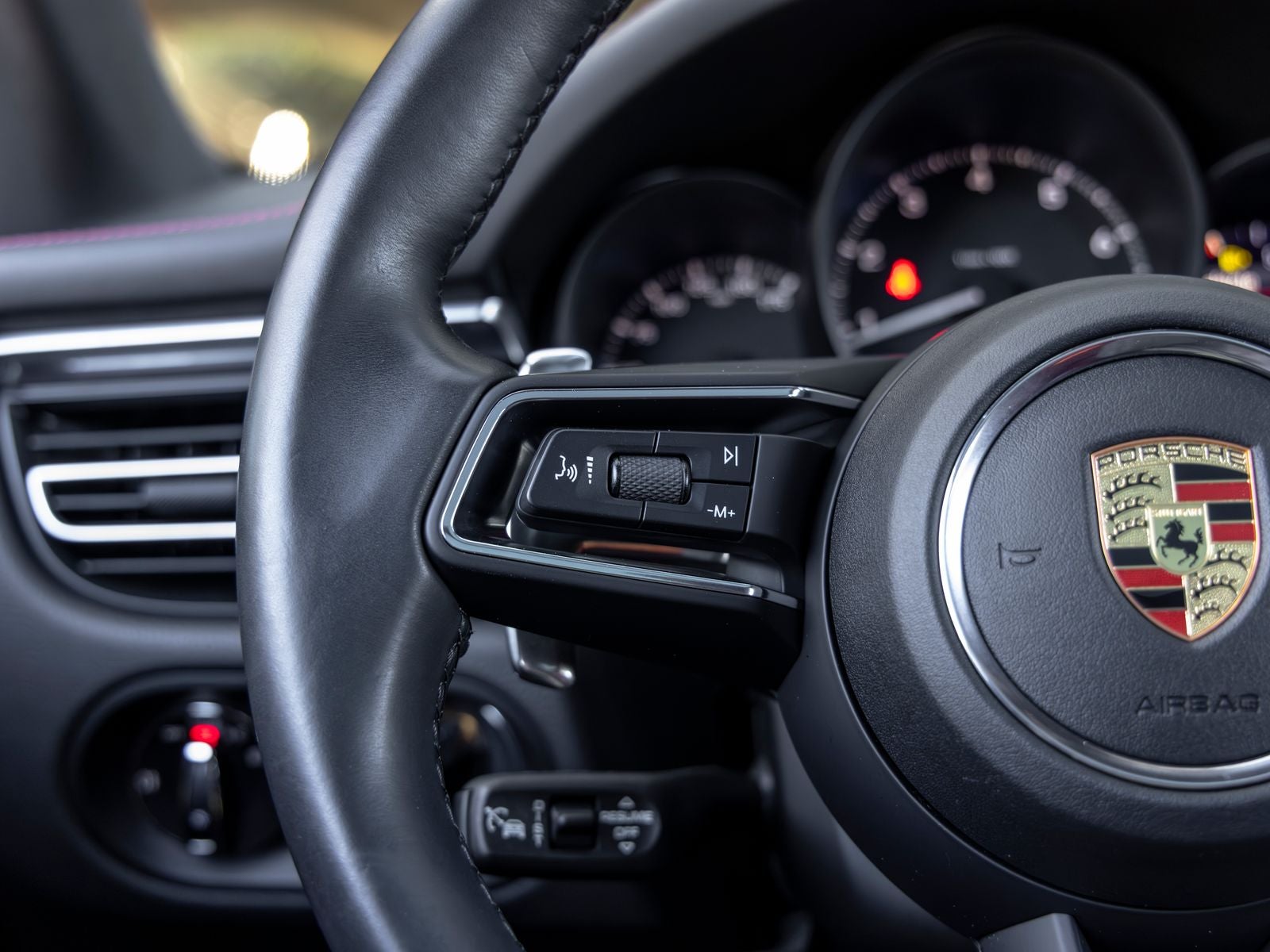 2023 Porsche Macan Base