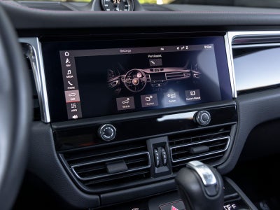 2023 Porsche Macan Base