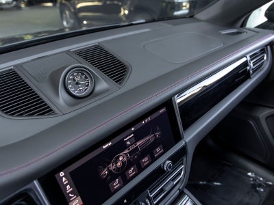 2023 Porsche Macan Base