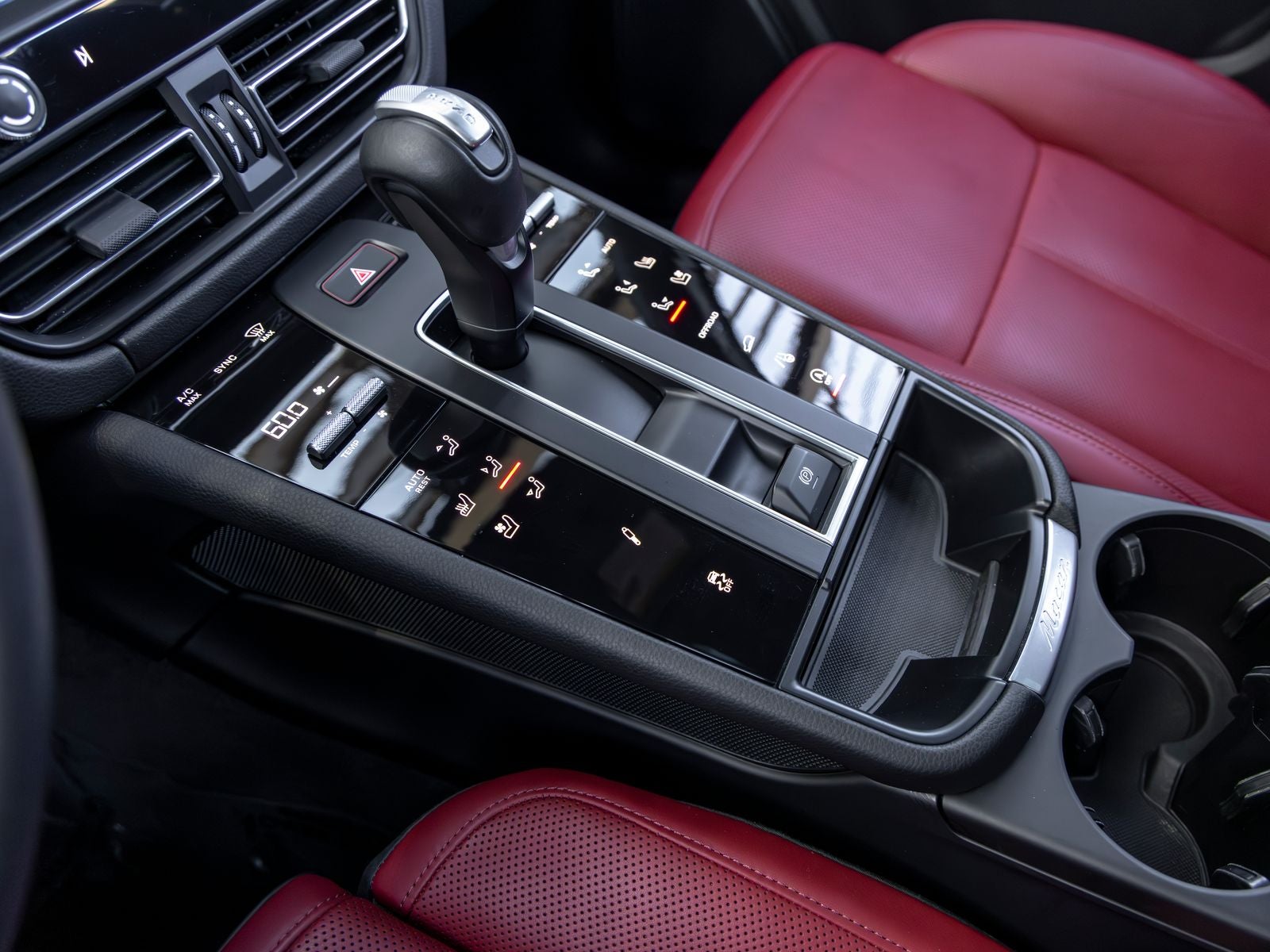 2023 Porsche Macan Base