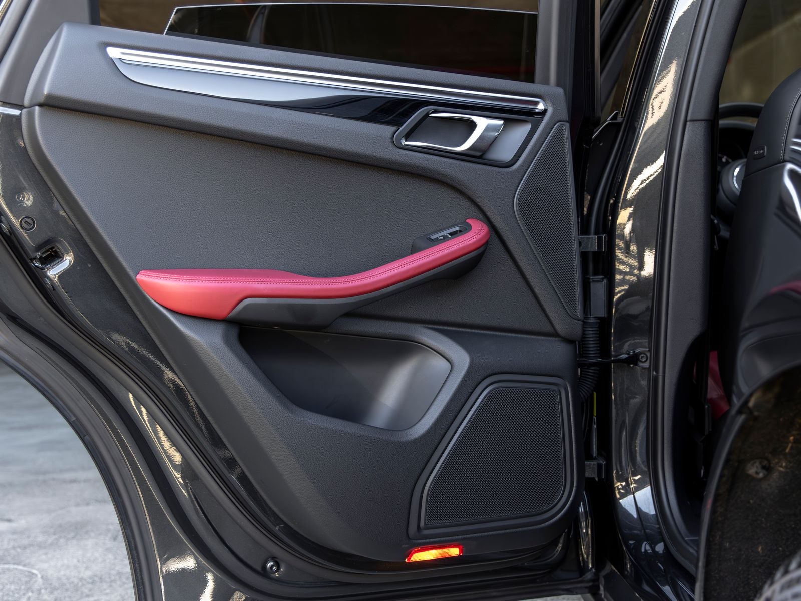 2023 Porsche Macan Base