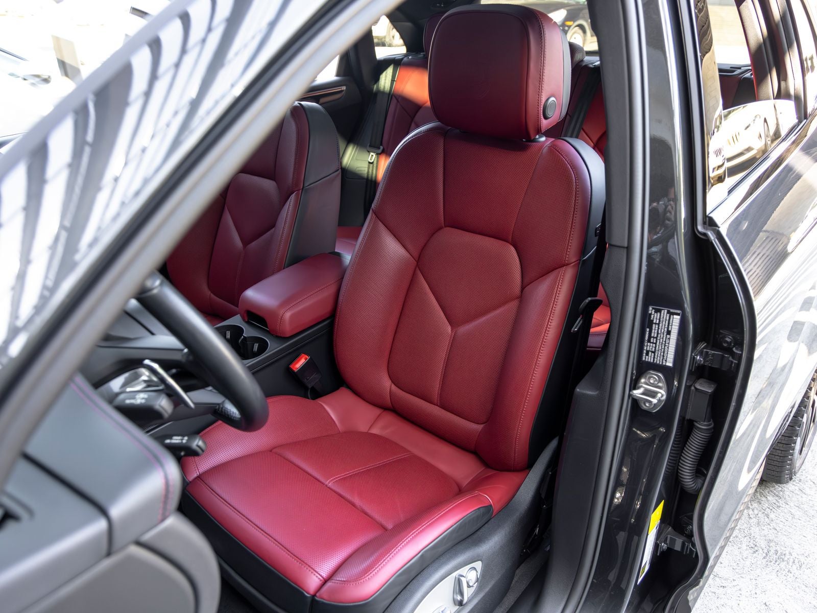 2023 Porsche Macan Base