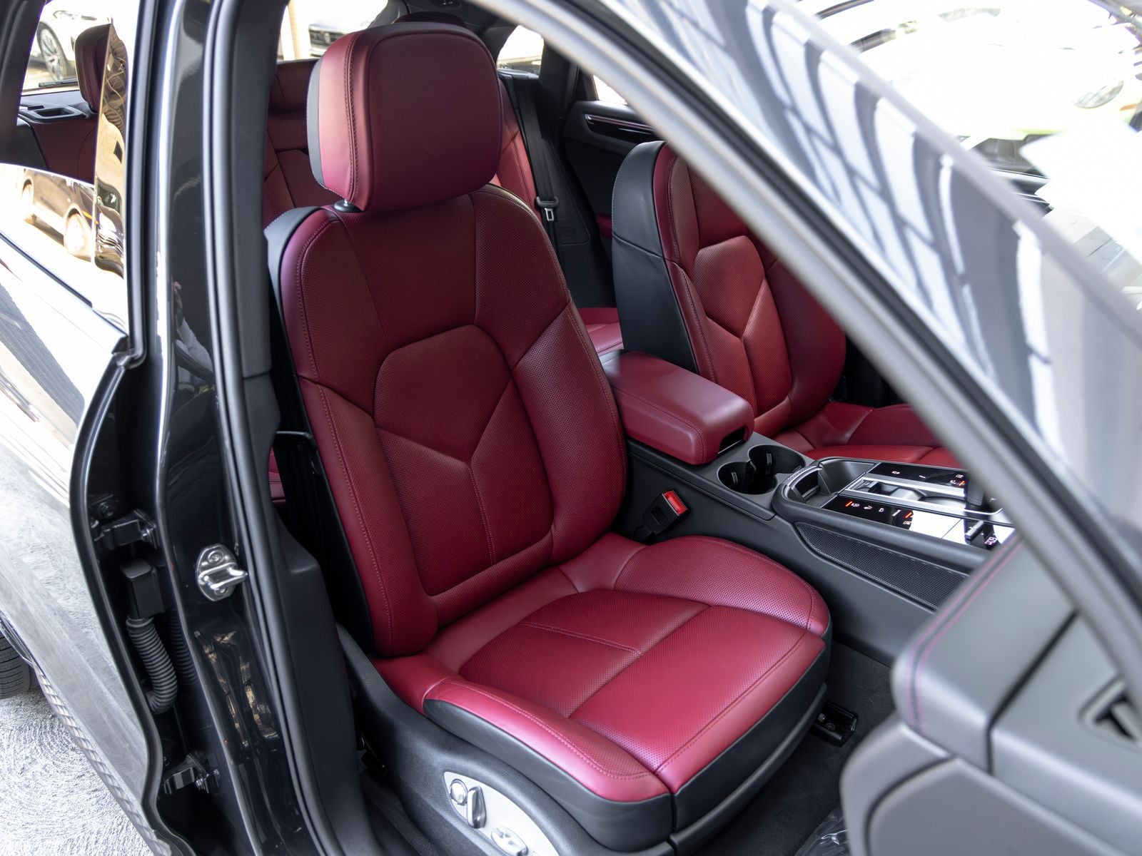 2023 Porsche Macan Base