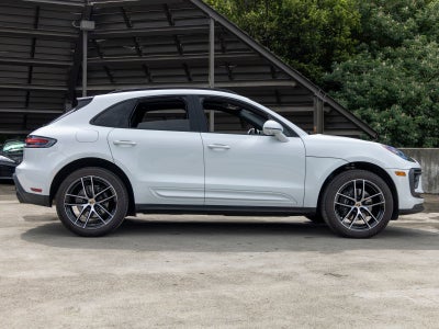 2025 Porsche Macan Base
