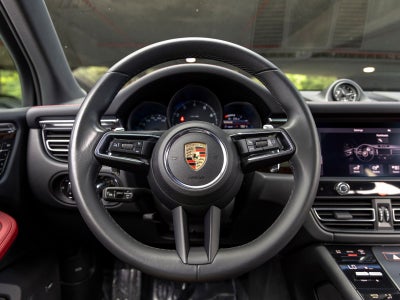 2025 Porsche Macan Base