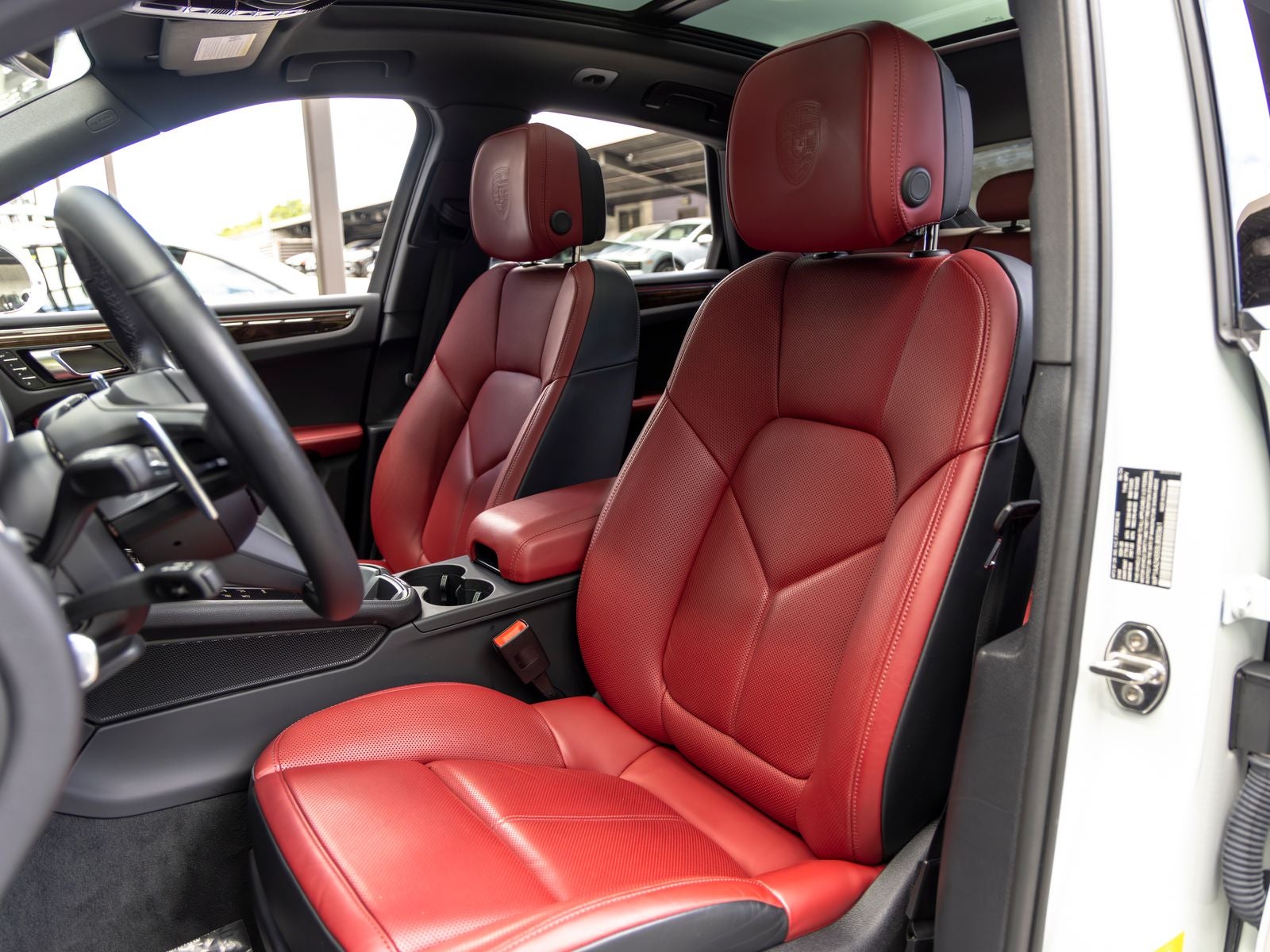 2025 Porsche Macan Base