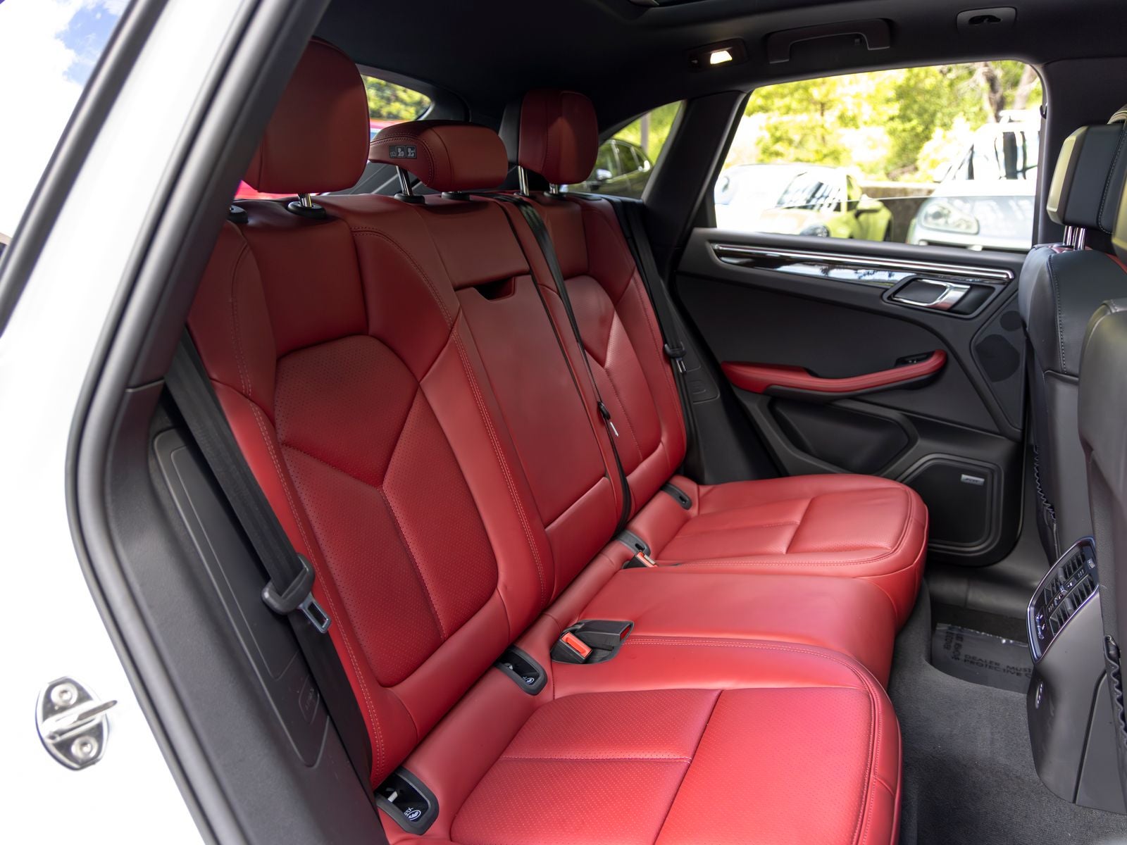 2025 Porsche Macan Base