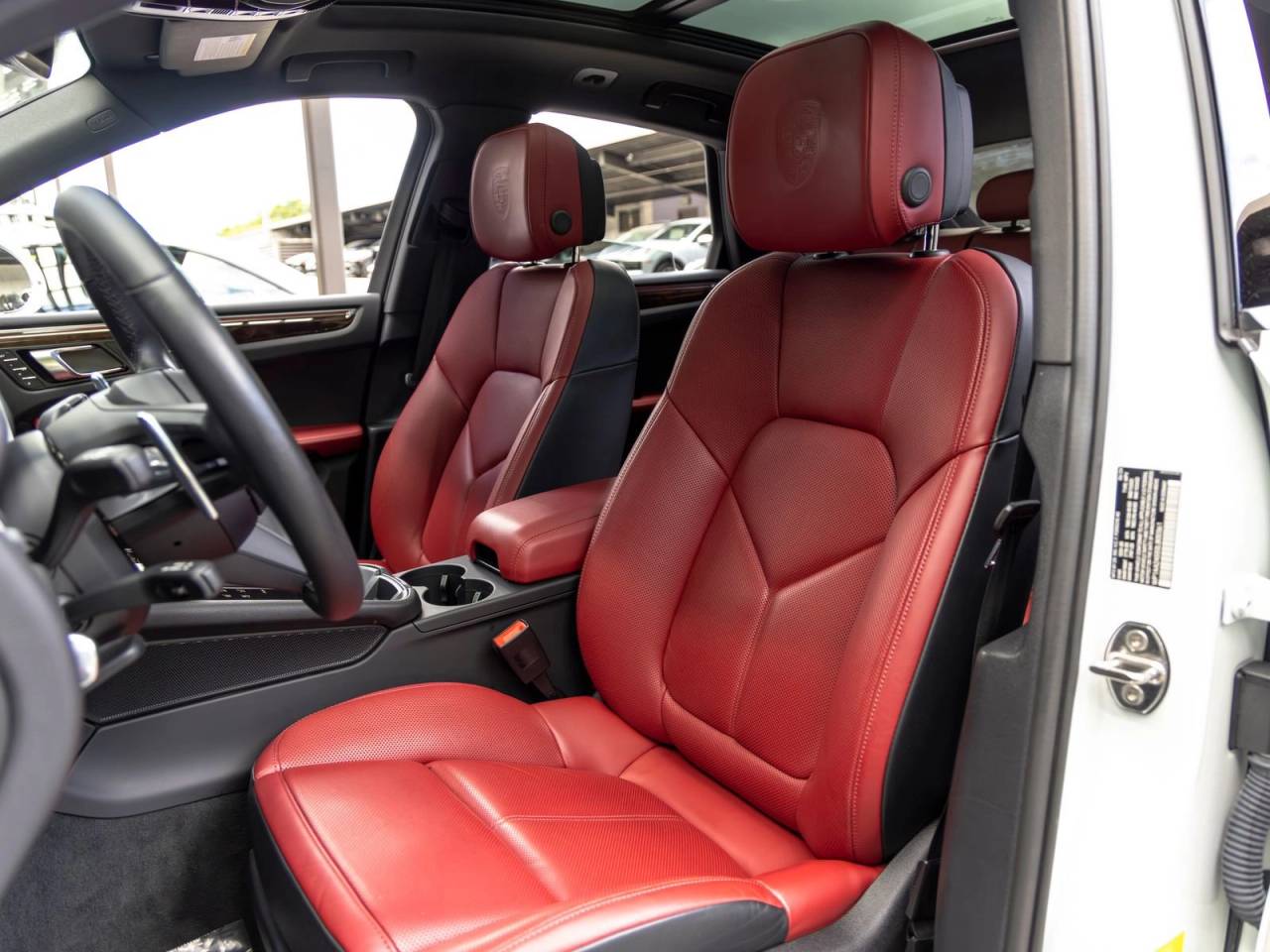 2025 Porsche Macan Base