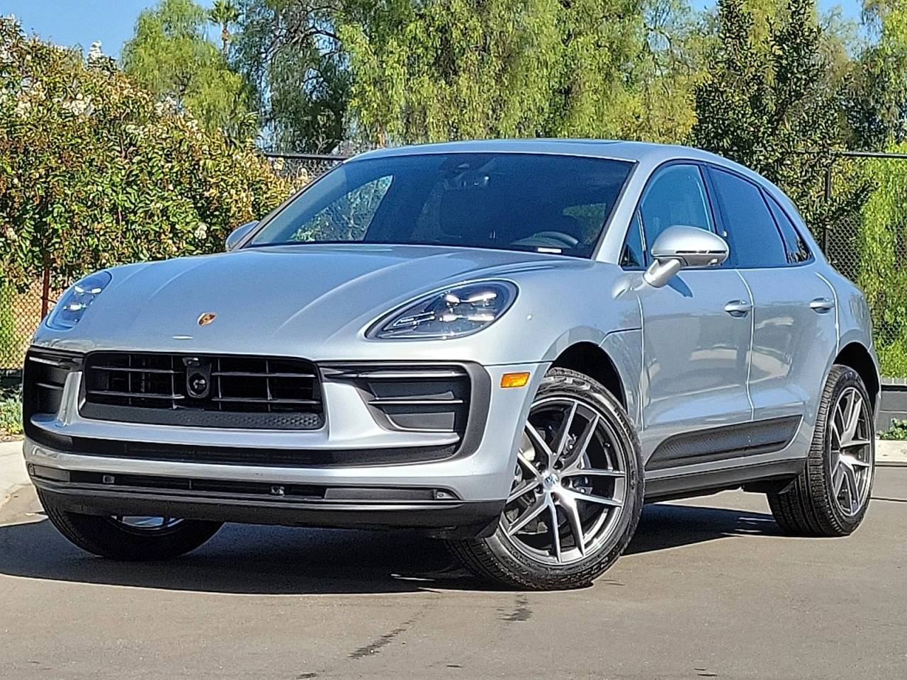 2025 Porsche Macan Base
