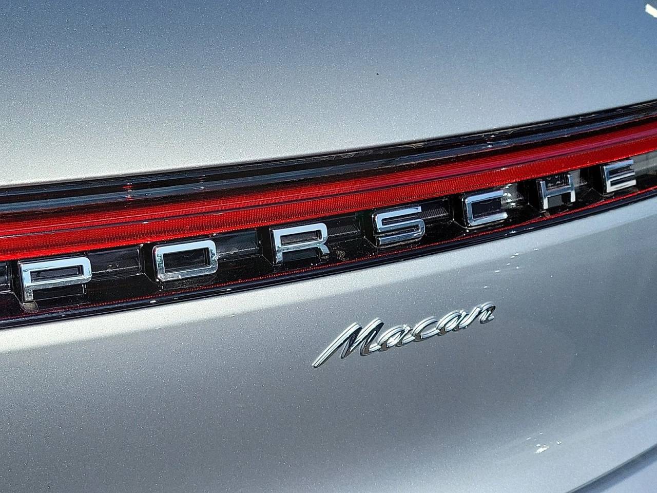 2025 Porsche Macan Base