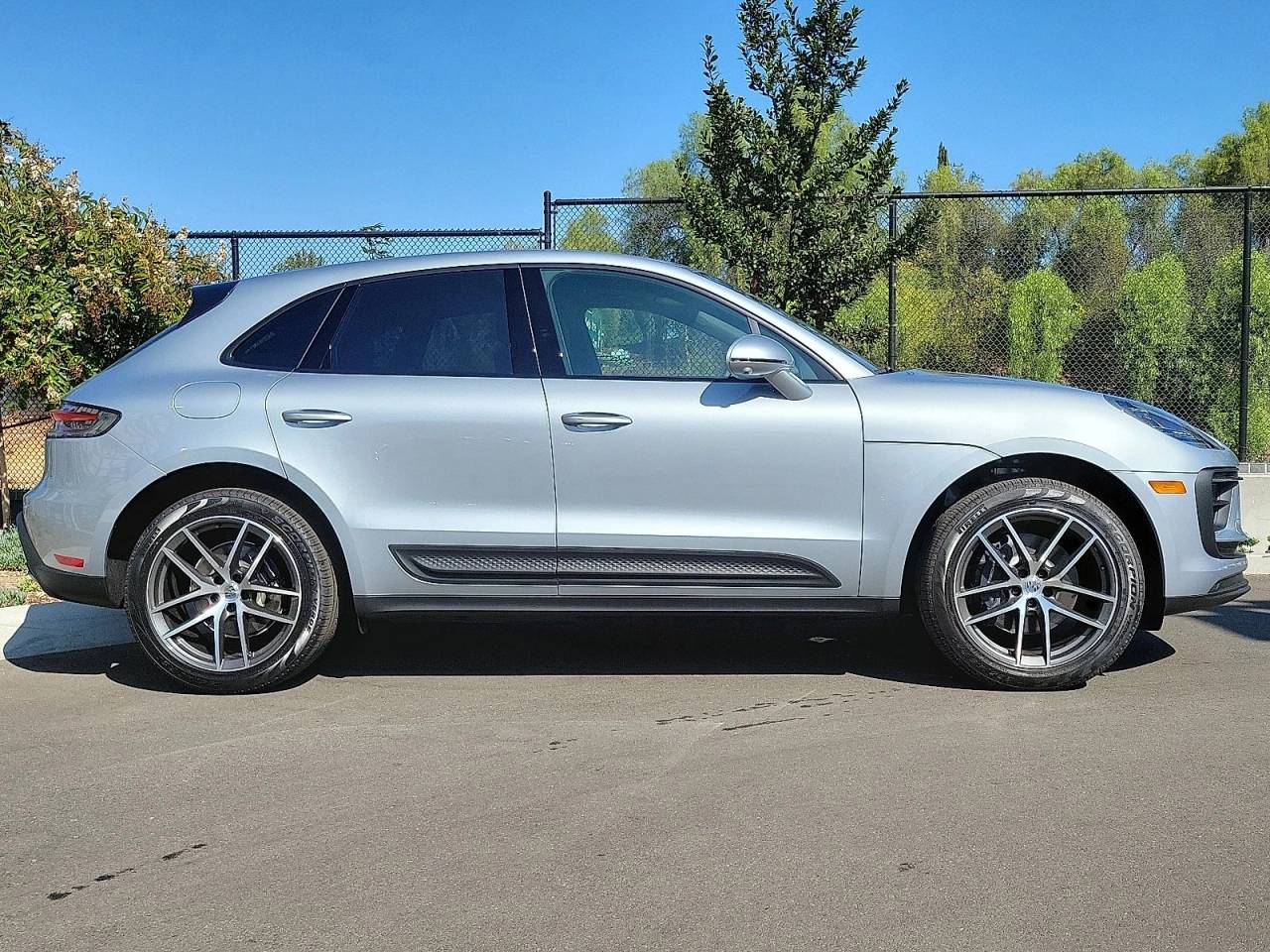 2025 Porsche Macan Base