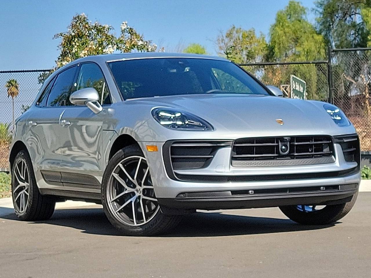 2025 Porsche Macan Base