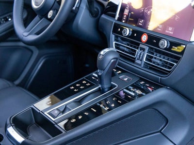 2026 Porsche Macan Macan