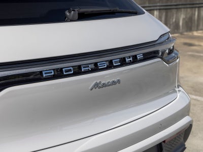 2026 Porsche Macan Base