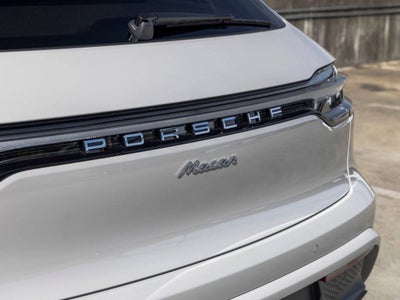 2026 Porsche Macan Base