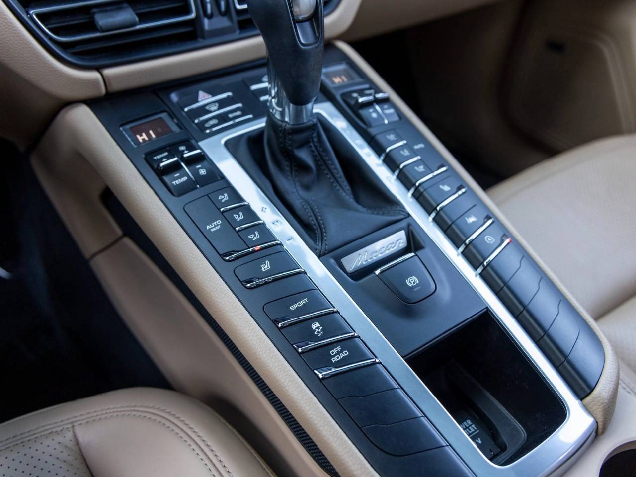 2021 Porsche Macan Macan