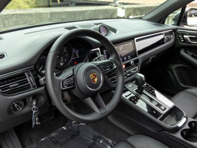2022 Porsche Macan Base