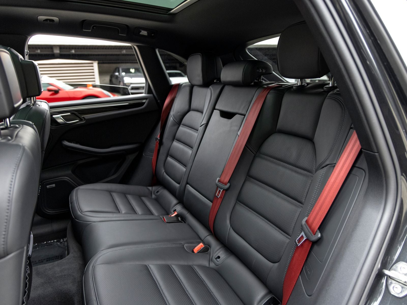 2022 Porsche Macan Base