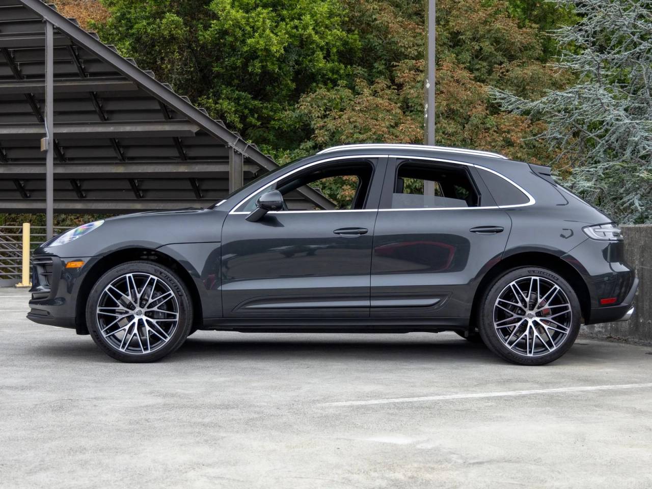 2022 Porsche Macan Base