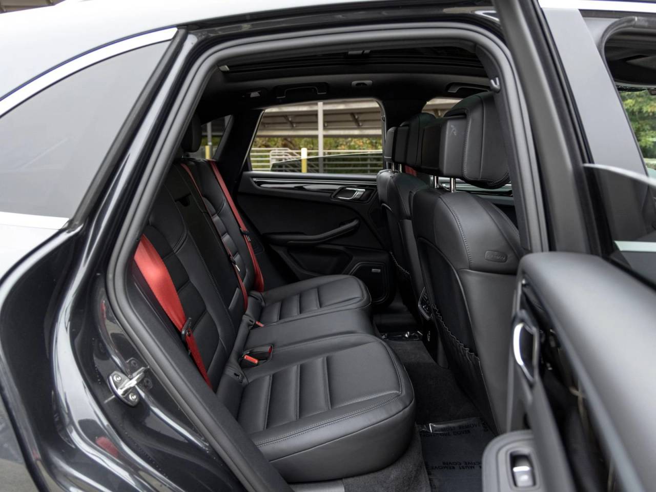 2022 Porsche Macan Base