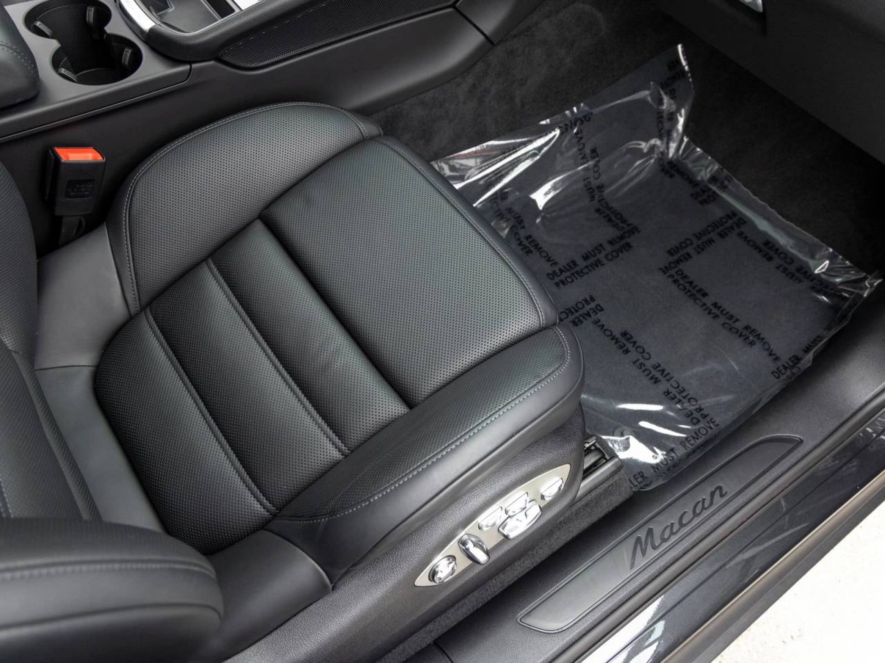 2022 Porsche Macan Base