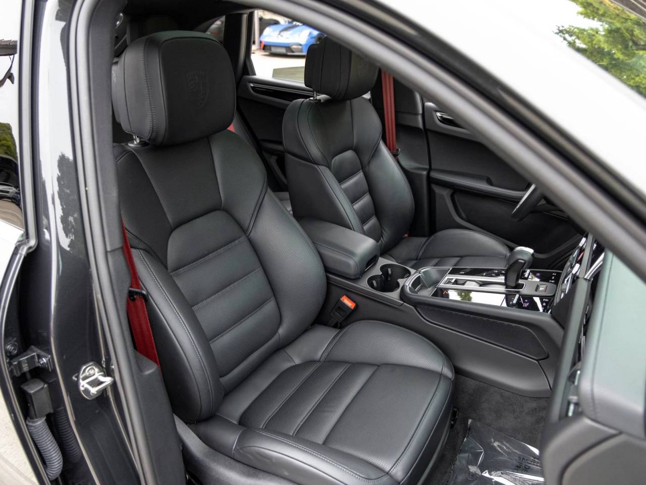2022 Porsche Macan Base