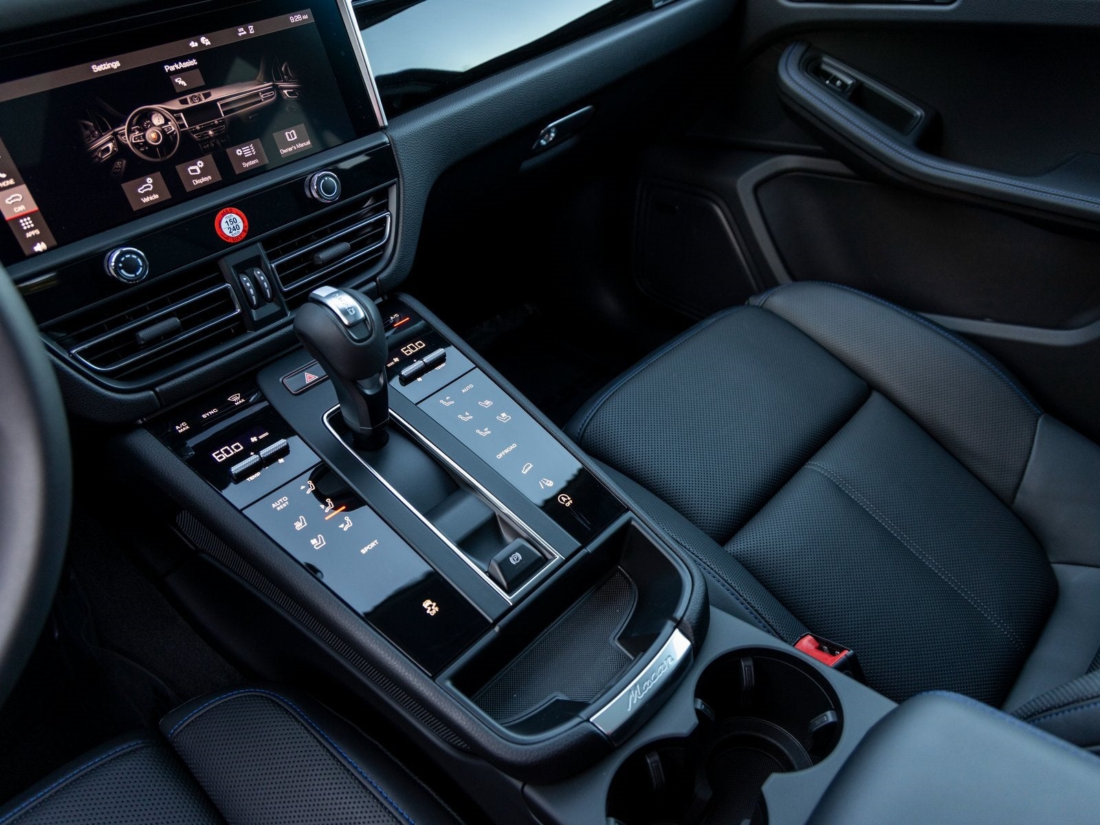 2025 Porsche Macan Base