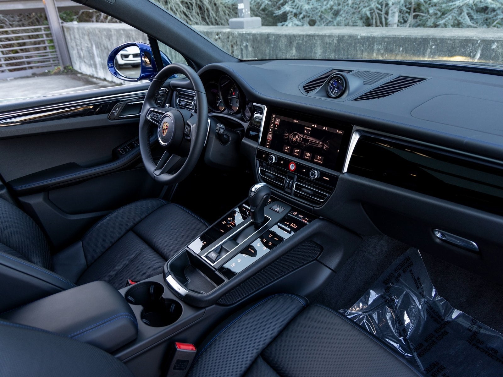 2025 Porsche Macan Base